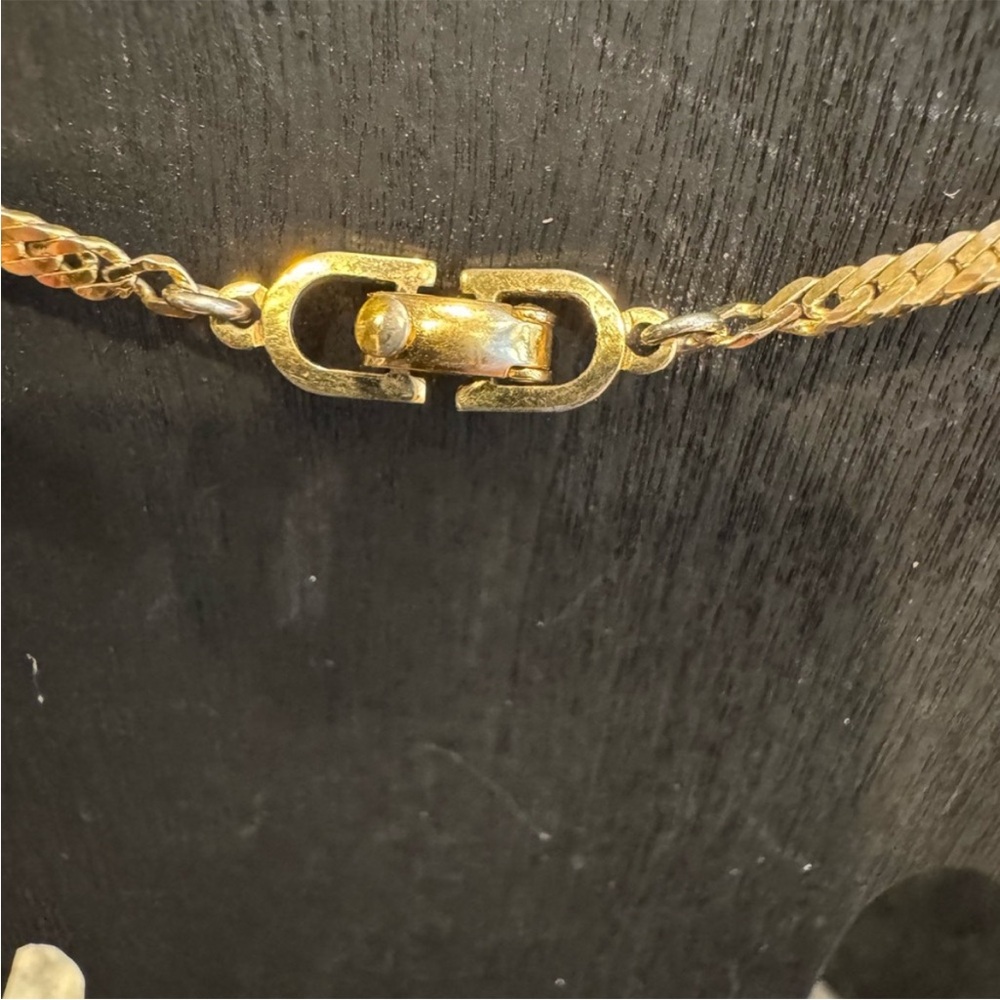 Dior Elegant Gold Chain Bracelet with CD Clasp - Picture 8 of 8